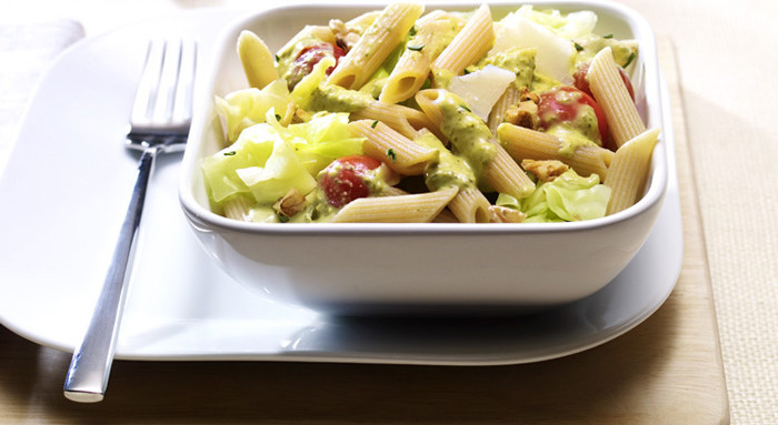 Penne Rigate mit Spitzkohl und Walnüssen